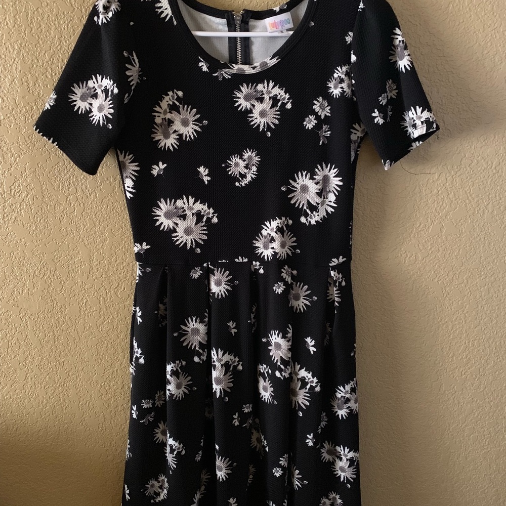 New Lularoe Amelia dress. Size small.